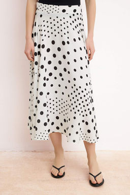Beyaz Siyah Puantiyeli Midi Klos Viskon Etek TWOSS26ET00109