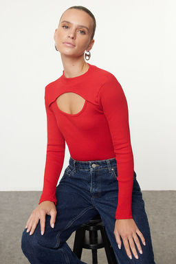 K?rm?z? Cut Out/Pencere Detayl? Bisiklet Yaka Fitilli Esnek Orme Bluz TWOAW21BZ0642 - Trendyolmilla фото 2