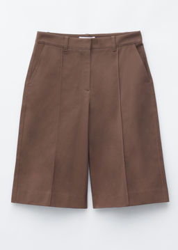 Bermudas entalladas