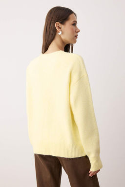 Wardrobe Essentials Sar? Yun Kar?s?ml? Tuylu Premium Iplik Genis Kal?p Triko Kazak | TWOAW26KZ00125