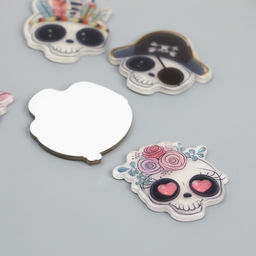 Цена за 5 шт. Декор для творчества акрил «Весёлый череп», 3.4×3.1 см, МИКС