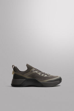 ZAPATILLA DE ENTRENAMIENTO / Marr?n