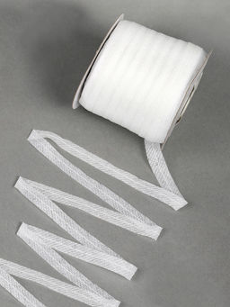 Лента Idealtex нитепрошивная клеевая по косой с нитью 12мм 45г/м? в инд.упаковке белый 5712W рул.100м