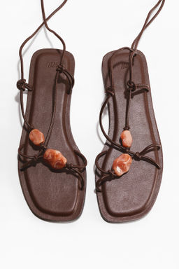 Sandalias de tiras con cuentas