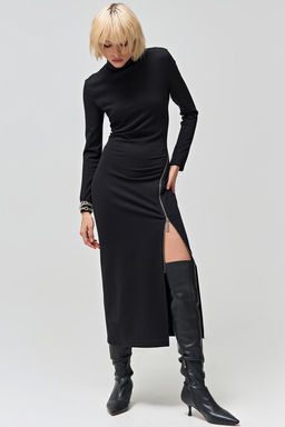 Платье из плотного трикотажа с застежкой на молнию черное