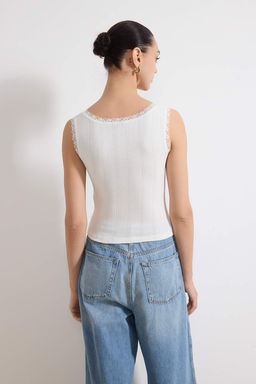 Ekru Fitted/Vucuda Oturan Kare Yaka Volanl?/F?rf?rl? Fitilli Esnek Orme Bluz TWOSS26BZ00006 - Trendyolmilla фото 4