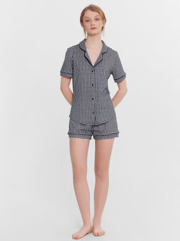 КОМПЛЕКТ ЖЕНСКИЙ (ЖАКЕТ, ШОРТЫ) черная клетка на белом 592478