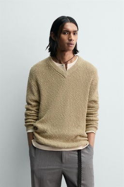 IRREGULAR TEXTURED V-NECK JUMPER - Zara фото 2