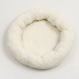 Лежанка для собак и кошек Уют, мягкий мех, 50 х 42 х 11 см, молочная - Пижон фото 2