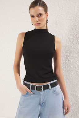 Siyah Dik Yaka S?f?r Kol Super Esnek Regular Boy Orme Bluz TWOSS25BZ00200