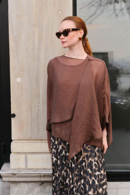 Kahverengi Onu Dugme Detayl? Oversize Ince Dokumlu Dokuma Bluz TWOSS26BZ00653