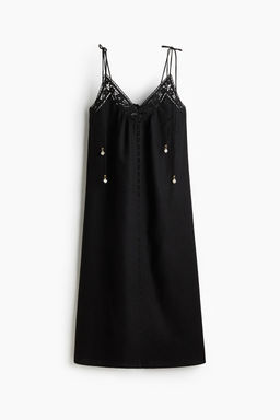 Vestido con bordado ingl?s y tirantes de lazo