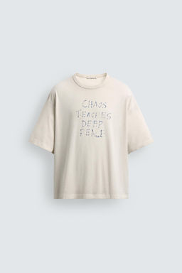 CAMISETA LAVADA TEXTO ROTULADOR / Crudo