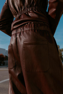 FAUX LEATHER TROUSERS WITH ELASTIC WAIST - Zara фото 5