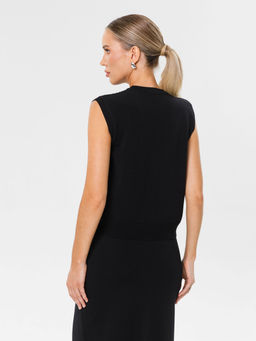 Жилет вязаный