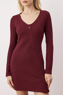 Bordo Duz Asimetrik Bodycone/Vucuda Oturan Dugmeli K?sa/Mini Orme Elbise TWOAW26EL00170 - Trendyolmilla фото 3