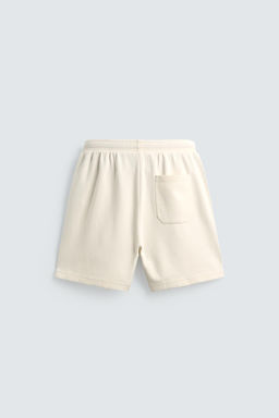 BERMUDA JOGGER BANDAS CONTRASTE / Blanco roto