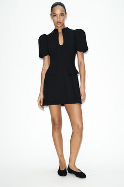 VESTIDO CORTO MANGA ABULLONADA / Negro