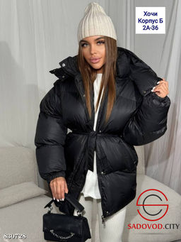 Демисезонная куртка с капюшоном и поясом