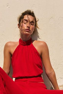 TOP HALTER LAZO ESPALDA CON LINO / Rojo - Zara фото 6