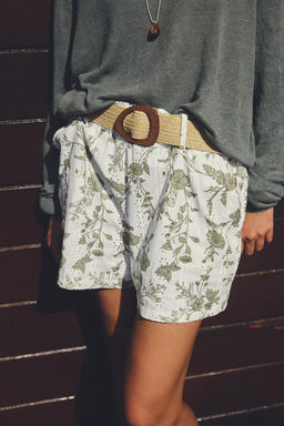 PRINTED BERMUDA SHORTS WITH PERFORATED EMBROIDERY - Zara фото 2