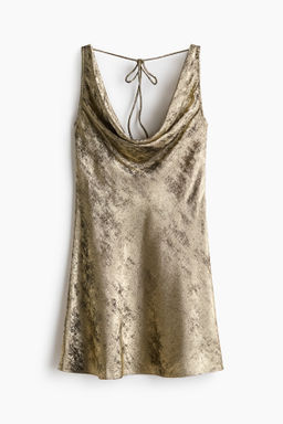 Vestido con escote drapeado