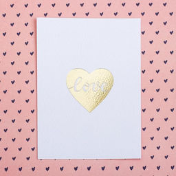 Цена за 5 шт. Открытка на акварельном картоне с тиснением love , 7,5 х 10,5 см