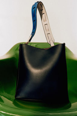 BOLSO SACA DETALLE ASA / Negro - Zara фото 3
