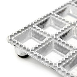 Пельменница алюминиевая "Равиоли" 19,5х16,5х2см, на ножках (30штук) (Китай)