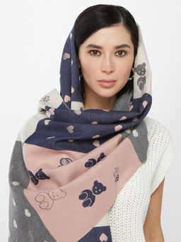 в составе ШЕРСТЬ и КАШЕМИР Большой, мягкий, теплый двусторонний палантин с принтом.