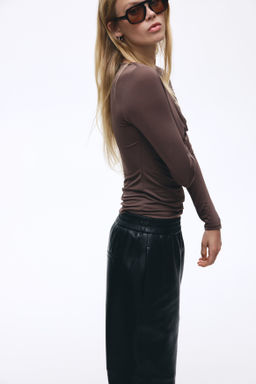 Top con escote drapeado - H&m фото 5
