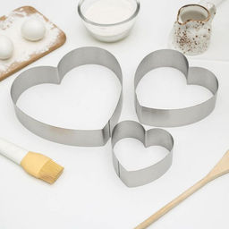 Набор форм для выкладки и выпечки KONFINETTA Сердце, 3 шт., 20?20?4.5 см, 15.5?15?4.5 см, 10?10?4.5 см, серебристый