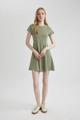 Мини-платье трапециевидной формы в рубчик с короткими рукавами и выцветшим эффектом - Defacto фото 4