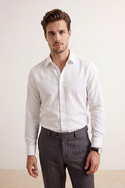 Beyaz Normal Kal_p/Regular Fit Dokulu Yazl_k Erkek Dokuma G_mlek TMNSS26GO00028