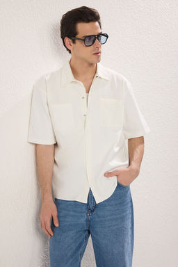 TRENDYOL MAN Beyaz Boxy Fit Orme K?sa Kollu Yazl?k Gomlek TMNSS25GO00035 - Trendyolmilla фото 2