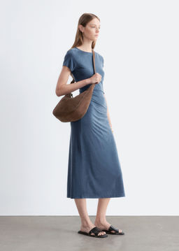 Vestido midi fruncido con mangas ragl?n