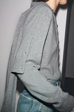 CASHMERE AND WOOL BASIC CARDIGAN - Zara фото 4