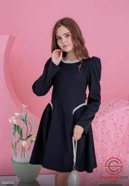 Платье с длинными рукавами и жемчужным декором