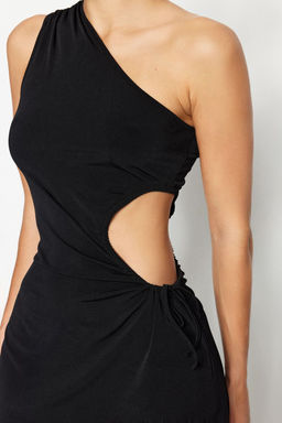 TRENDYOLMILLA Cok Renkli Cicek Desenli Vucuda Oturan Cut Out/Pencere Detayl? Orme K?sa S?k Elbise TPRSS23EL00154  фото 51