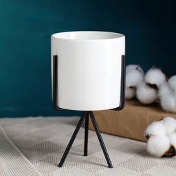 Декоративный горшок для цветов «Цилиндр», 300 мл, 15×8×8 см, керамика, на чёрной подставке, белый