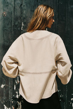CAMISA OVERSIZE CON LINO PESPUNTES CONTRASTE / Beige claro - Zara фото 4