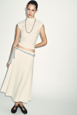 TOP SOFT CUELLO ALTO / Blanco roto