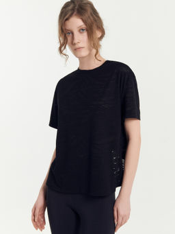 Футболка женская короткая в черном цвете волны на черном 302926/1