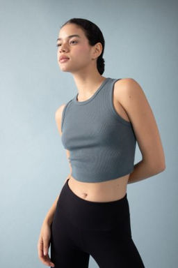 DeFactoFit Slim Fit Dar Kesim Bisiklet Yaka Ribana Basic Duz Sporcu Atlet