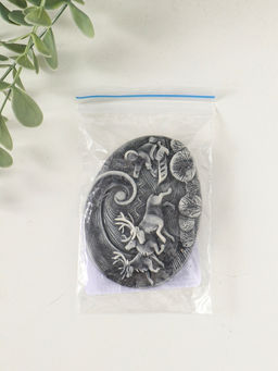 Магнит "Погонщик оленей на фоне северного сияния (барельеф)" 6 см