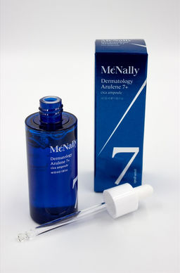 MCNALLY - СЫВОРОТКА ДЛЯ ЛИЦА С АЗУЛЕНОМ И ЭКСТРАКТОМ ЦЕНТЕЛЛЫ DERMATOLOGY AZULENE 7+ CICA AMPOULE, 50 МЛ  фото 2