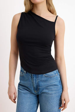 Siyah Fitted/Vucuda Oturan Asimetrik Yaka Kolsuz Pamuklu Esnek Orme Bluz TWOSS26BZ00017