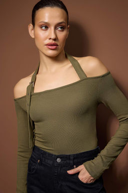 Haki Boyundan Aksesuar Kemer Detayl? Fitted/Vucuda Oturan Orme Bluz TWOAW26BZ00197