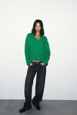 V-NECK CABLE-KNIT JUMPER