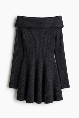 Vestido off-the-shoulder en punto de canal?